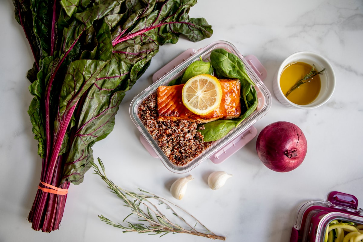 Friske grøntsager og proteinrige ingredienser